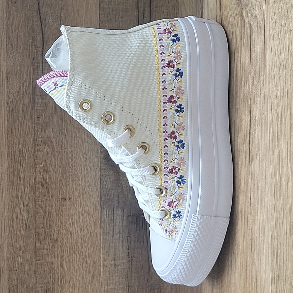 Converse White High-Top Sneakers with Classic Design - Picture 5 of 15